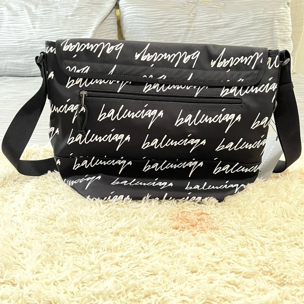 New Authentic BALENCIAGA Explorer Logo Script Messenger Bag